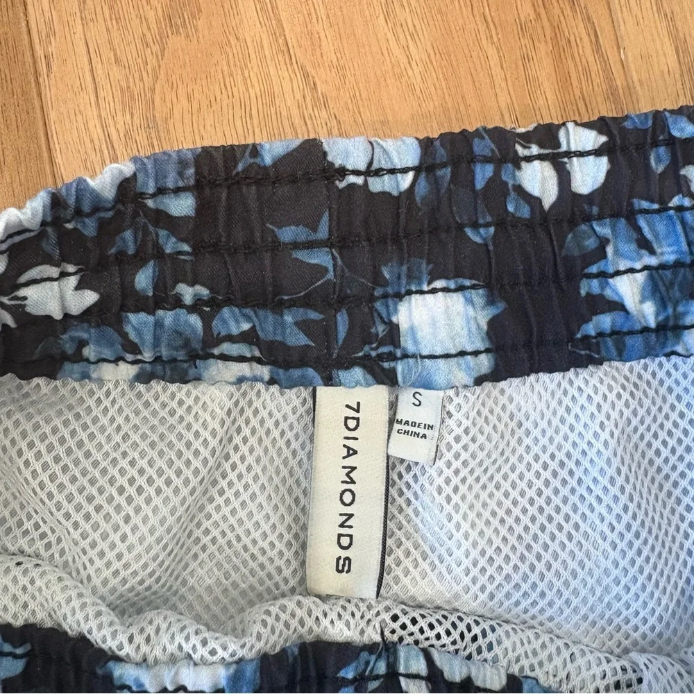 7 Diamonds Blue Floral men’s swim trunks - Picture 4 of 4